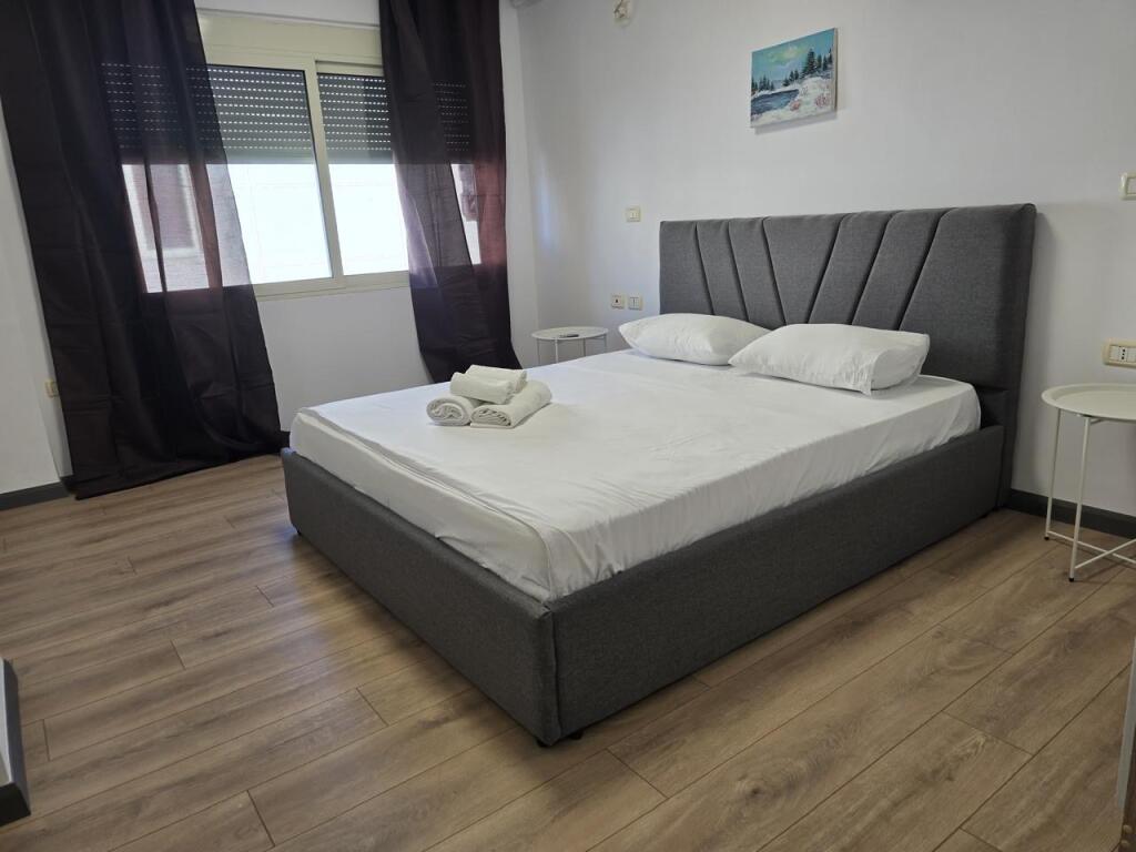 Affittiamo appartamento 2+1 Komuna e Parisit !