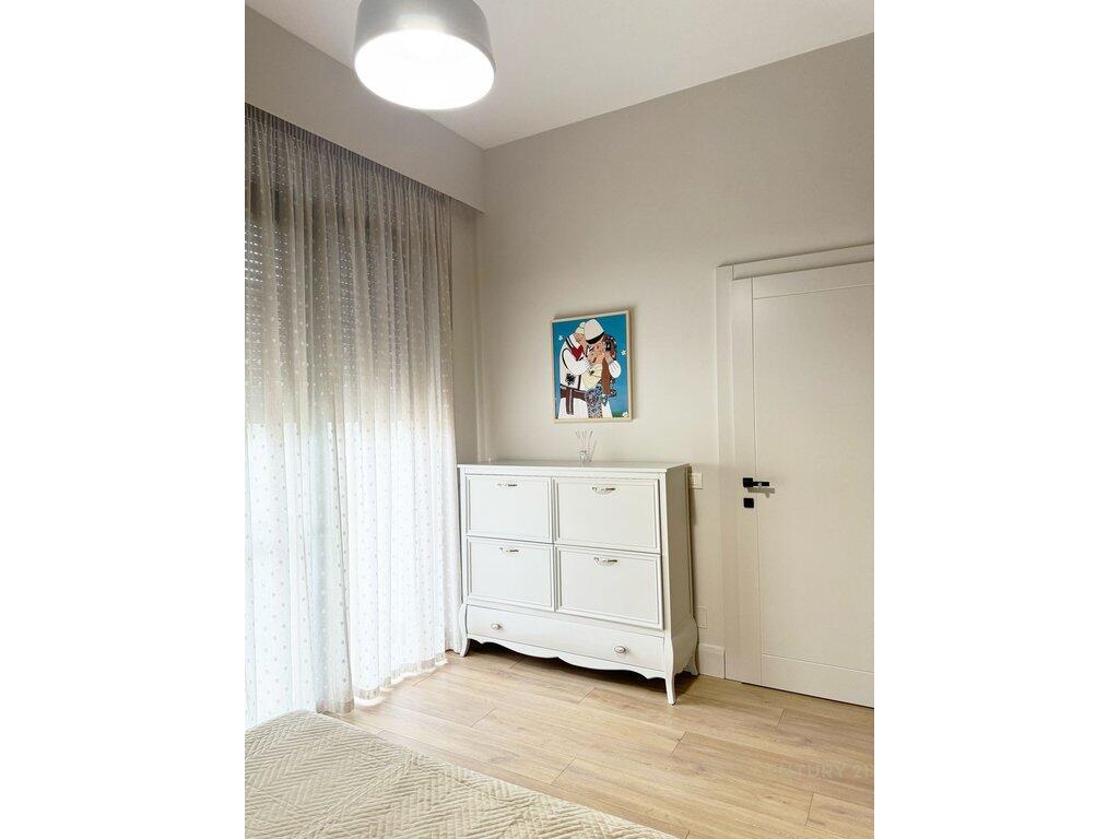 Apartament super i mobiluar prane Pazarit te Ri!