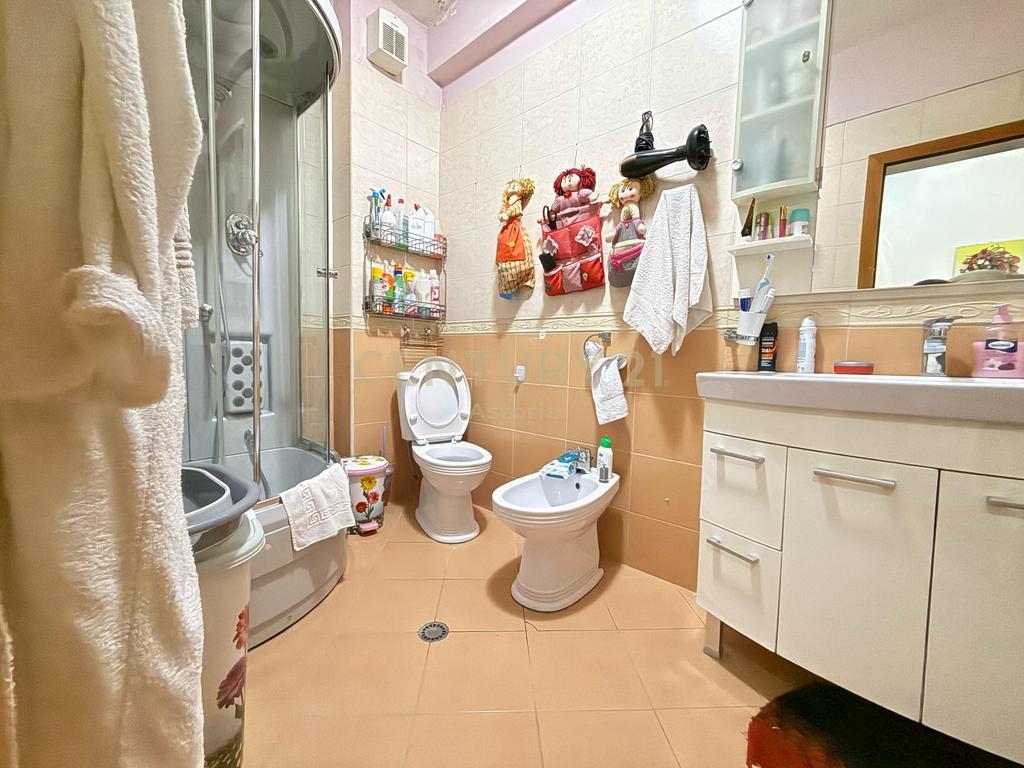 AFFITTASI APPARTAMENTO 2+1 A ASTIR, VICINO AL BAR ARTISTIT