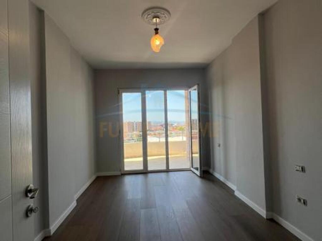 For sale, Apartment 3+1, Fresku Restaurant, Tirana.