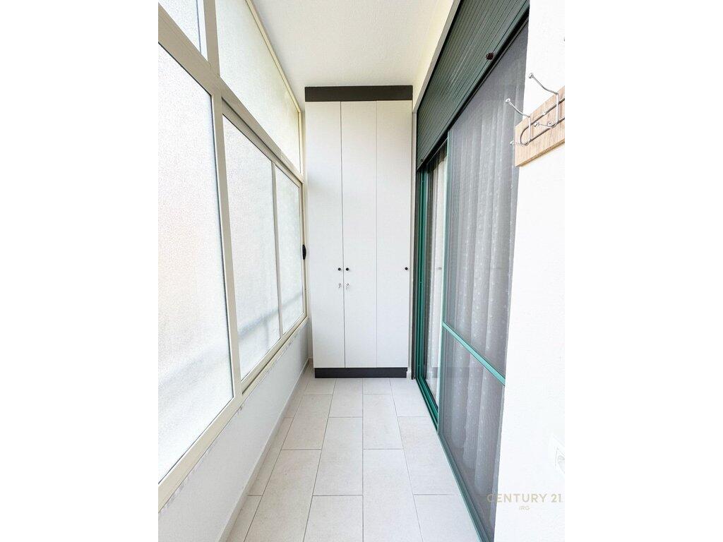 Apartament super i mobiluar prane Pazarit te Ri!