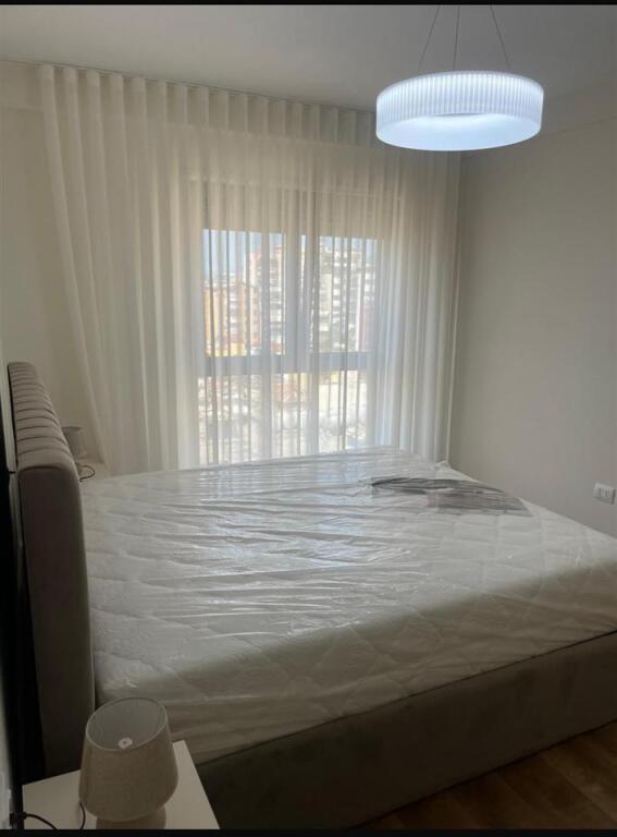 JEPET ME QIRA 1+1 PRANE PAZARI TE RI 65.000 LEKE