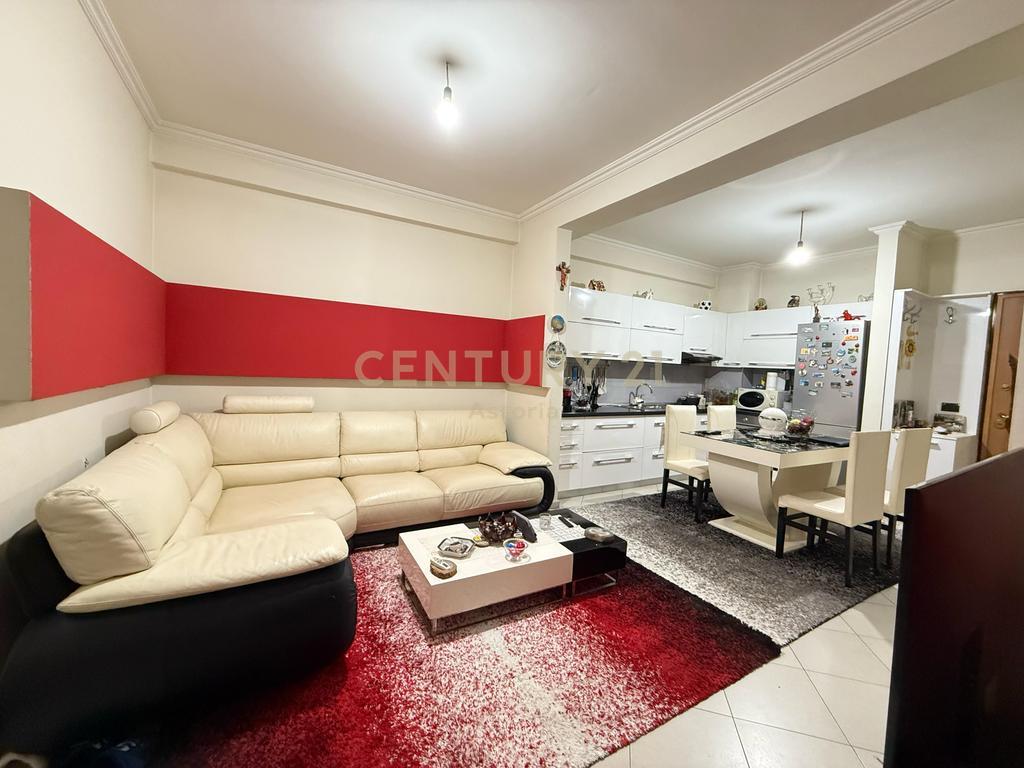 AFFITTASI APPARTAMENTO 2+1 A ASTIR, VICINO AL BAR ARTISTIT