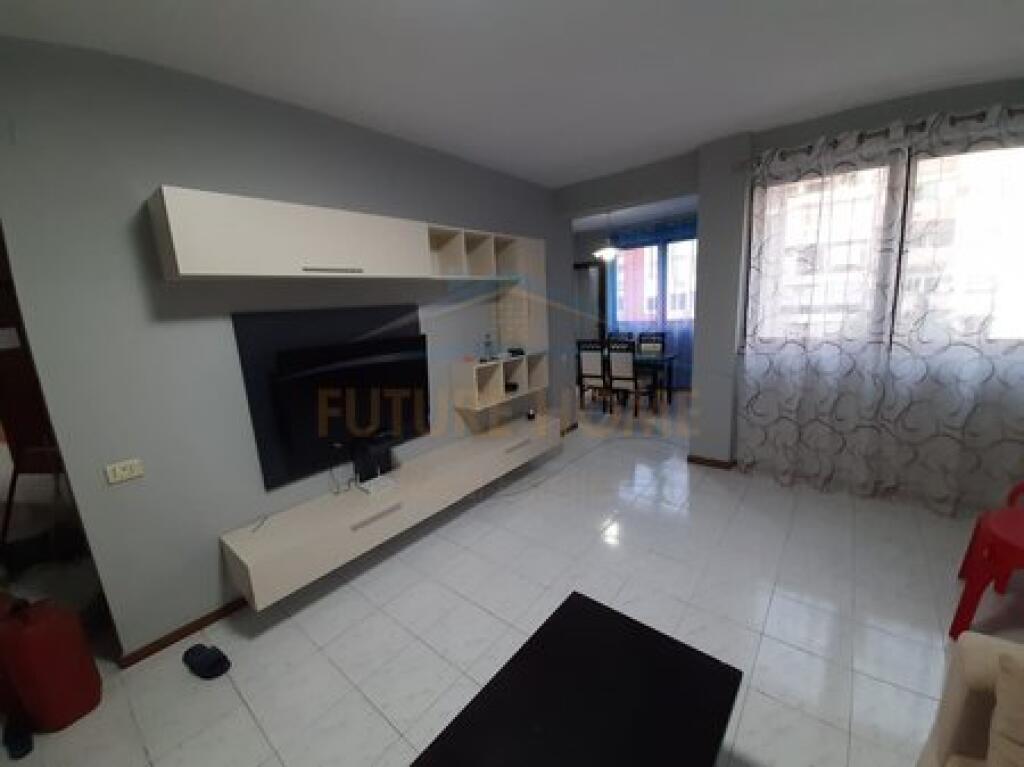 Shitet , Apartament 2+1+2 Rruga Muzaket, Tiranë.