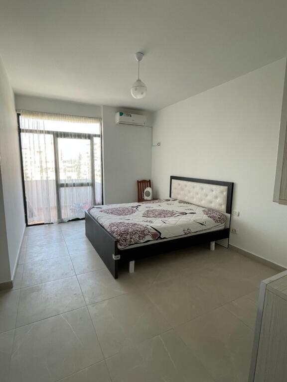 2+1,nuovo edificio con ascensore,incrocio del 21 dicembre,prezzo 650 euro