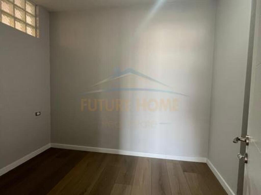 For sale, Apartment 3+1, Fresku Restaurant, Tirana.