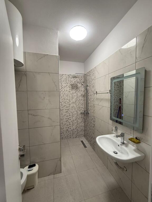 Super apartament me qira tek Grand Galeri