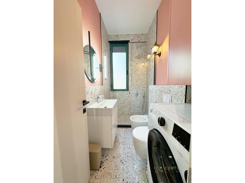 Apartament super i mobiluar prane Pazarit te Ri!