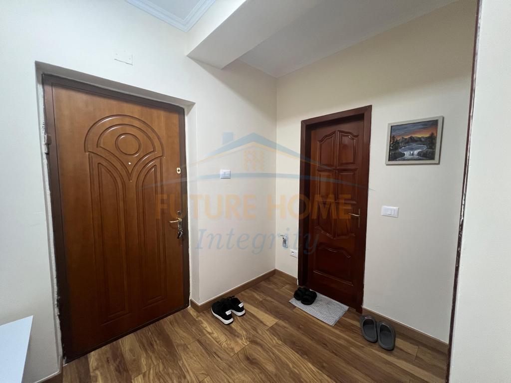 Shitet, Apartament 1+1, Pazari i Ri, Tiranë.