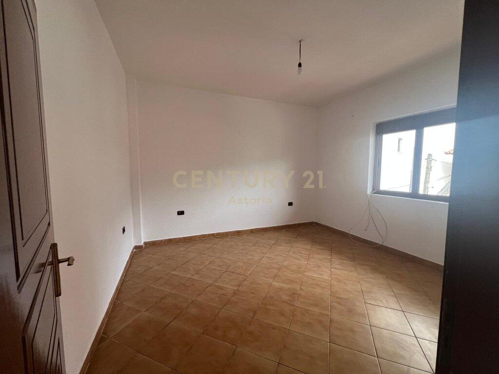 Affittasi appartamento 3+1+2 ad Astir