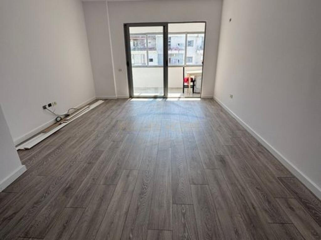 In vendita, appartamento 1+1 Nuovo Anello, Tirana.