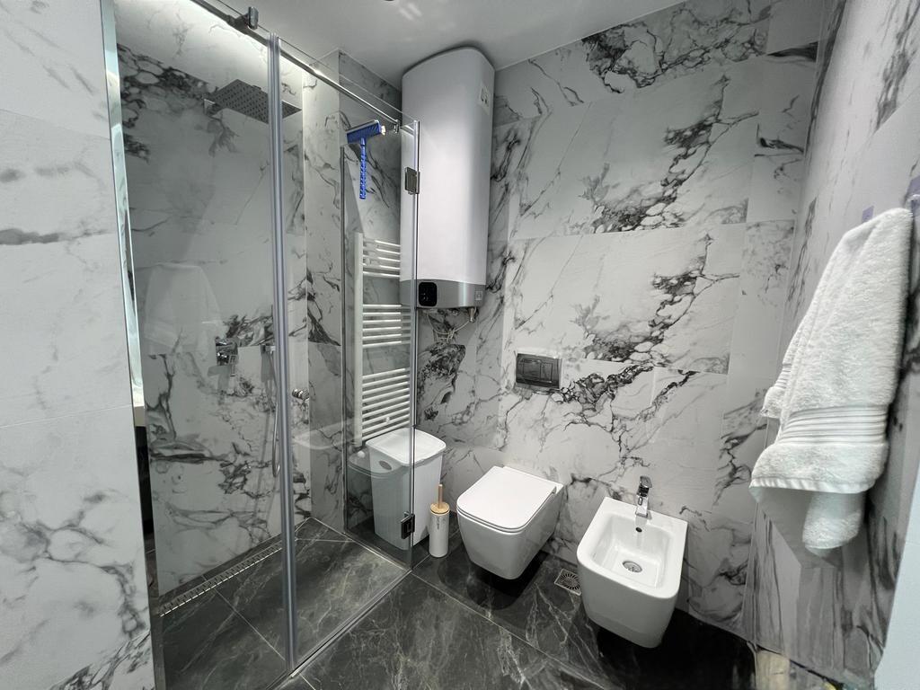 WE SELL 3+1 APARTMENT AT TIRANA GOLDEN PARK OPPOSITE AMERICAN 3!