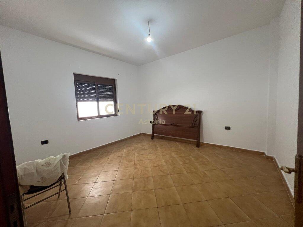 Affittasi appartamento 3+1+2 ad Astir
