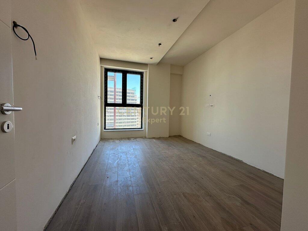 SHESIM APARTAMENT 1+1 NE BULEVARDIN E RI TIRANE !!!