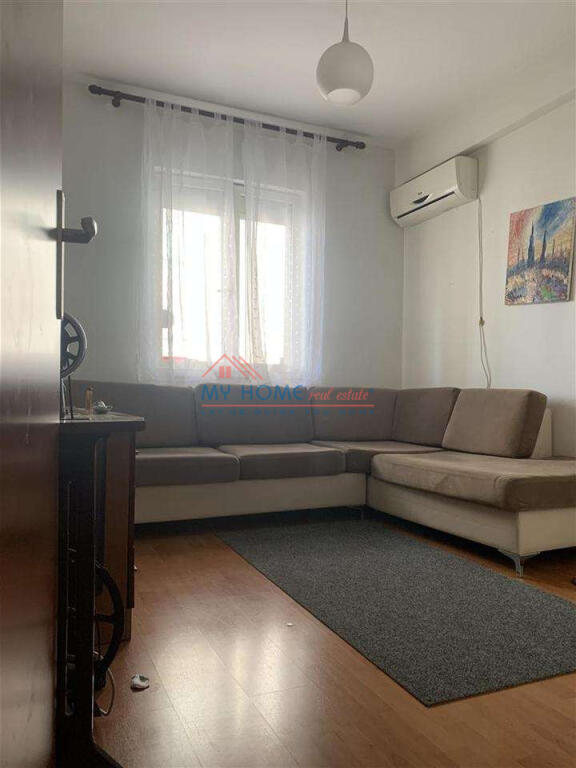 Apartament 1+1 me qera Komuna e Parisit Tirane