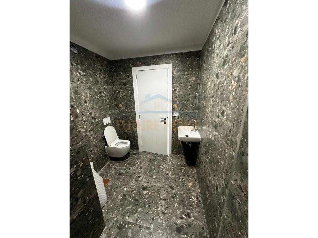 Shitet, Duplex, Ish Parku Autobuzave, Tirane.