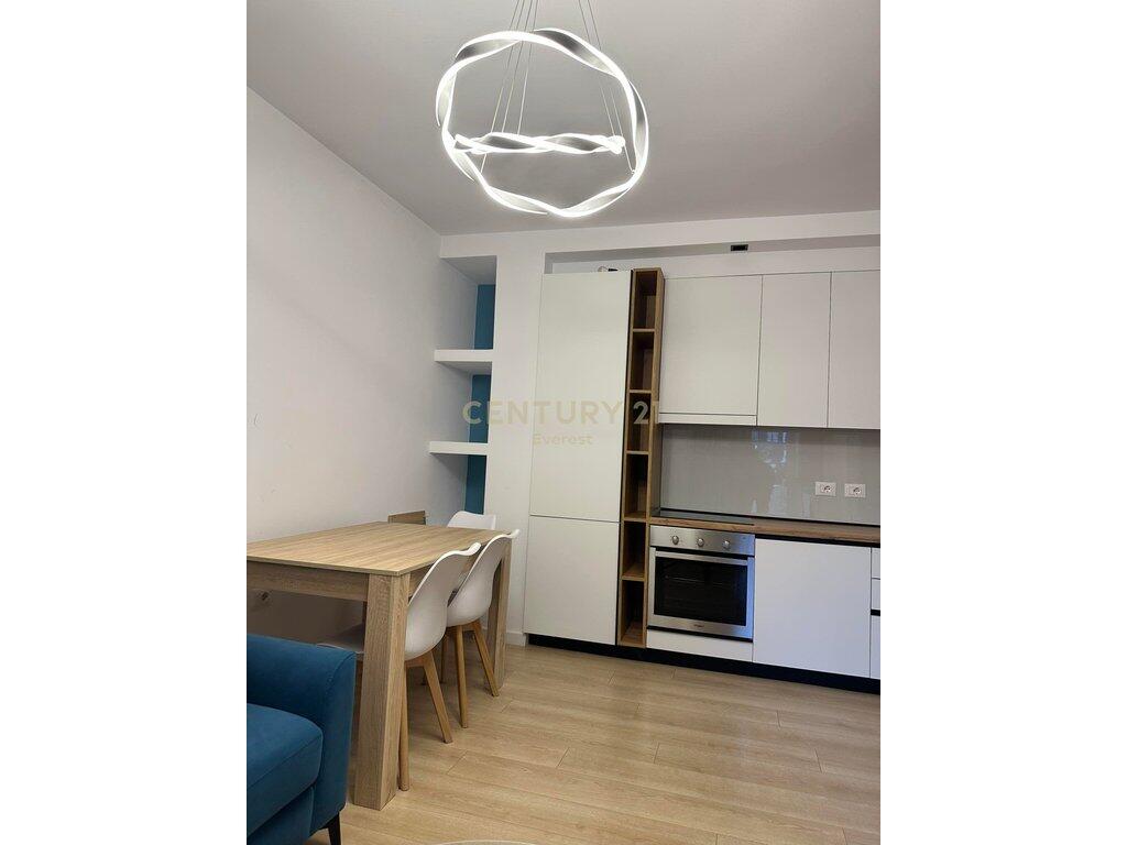 Appartamento 1+1 in affitto, dietro Square 21.