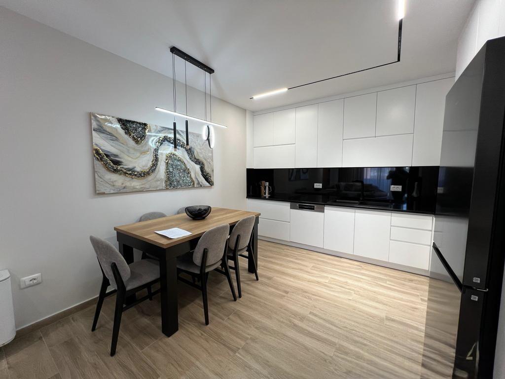 WE SELL 3+1 APARTMENT AT TIRANA GOLDEN PARK OPPOSITE AMERICAN 3!