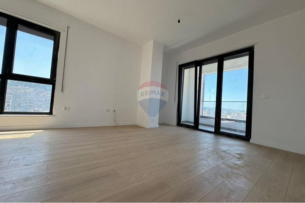 APARTAMENT 3+1+2 NE SHITJE TEK KOMUNA E PARISIT !