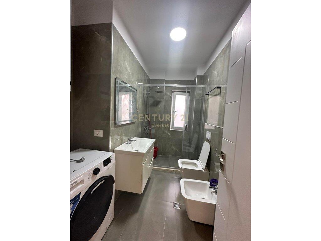Appartamento 1+1 in affitto, dietro Square 21.