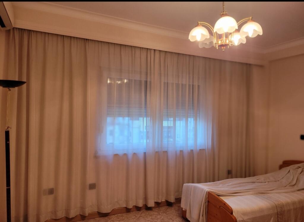 Shitët  super apartament  3+1+2 ne zemër te bllokut