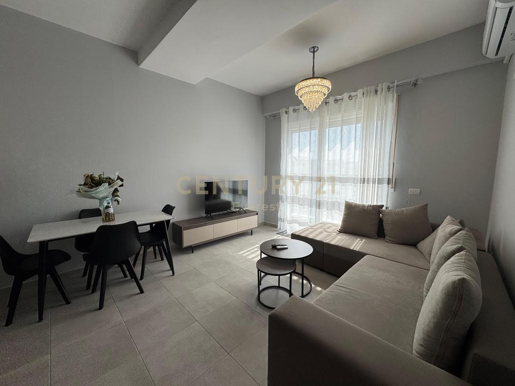 BRRYLI, APARTAMENT 2+1+PARKIM PER QIRA 750 € /Muaj