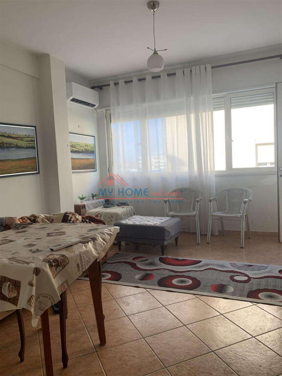 Apartament 1+1 me qera Komuna e Parisit Tirane