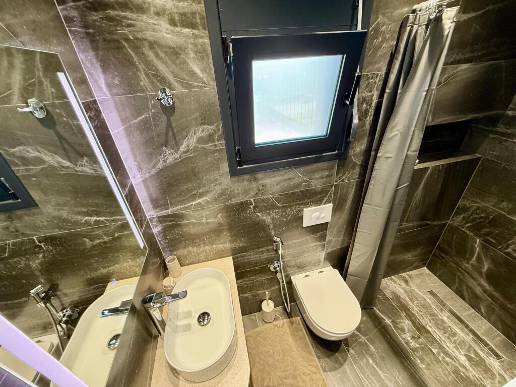 VILLA SU DUE PIANI IN VENDITA A HAMALLAJ