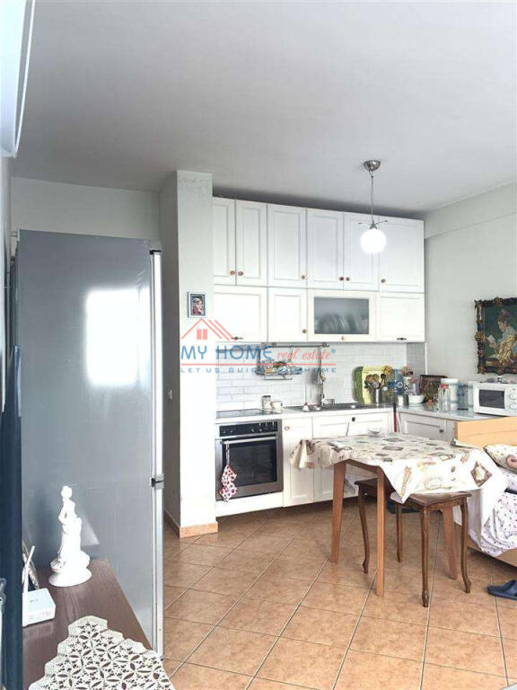 Apartament 1+1 me qera Komuna e Parisit Tirane
