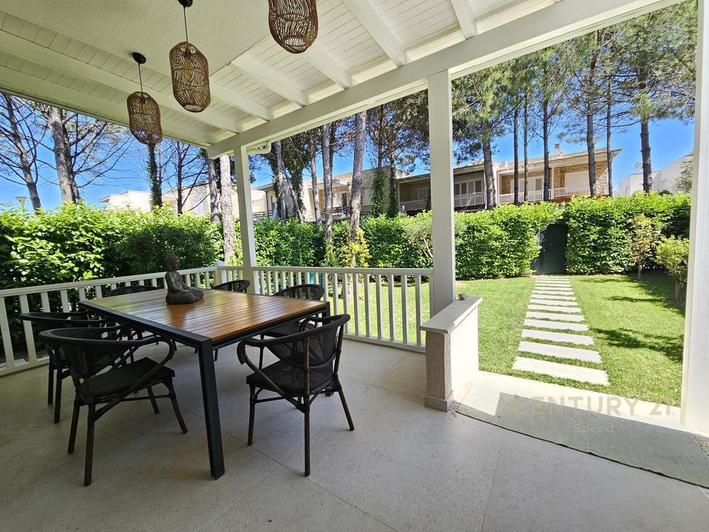 We sell 2+1 apartment with yard near Gjiri i Lalzit