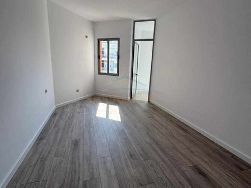 In vendita, appartamento 1+1 Nuovo Anello, Tirana.