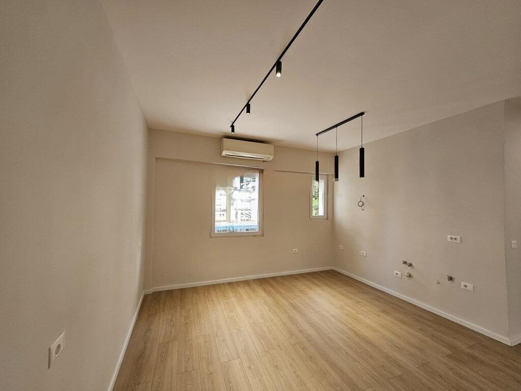 OFFICE SPACE FOR RENT, CENTER NEAR THE NEW MARKET ABOVE NEPTUN, TIRANA!