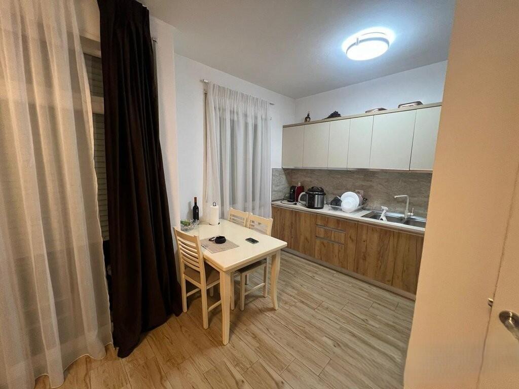 Apartament 1+1 + post parkimi Me Qira në Rruga 5 Maji! 550 € /Muaj