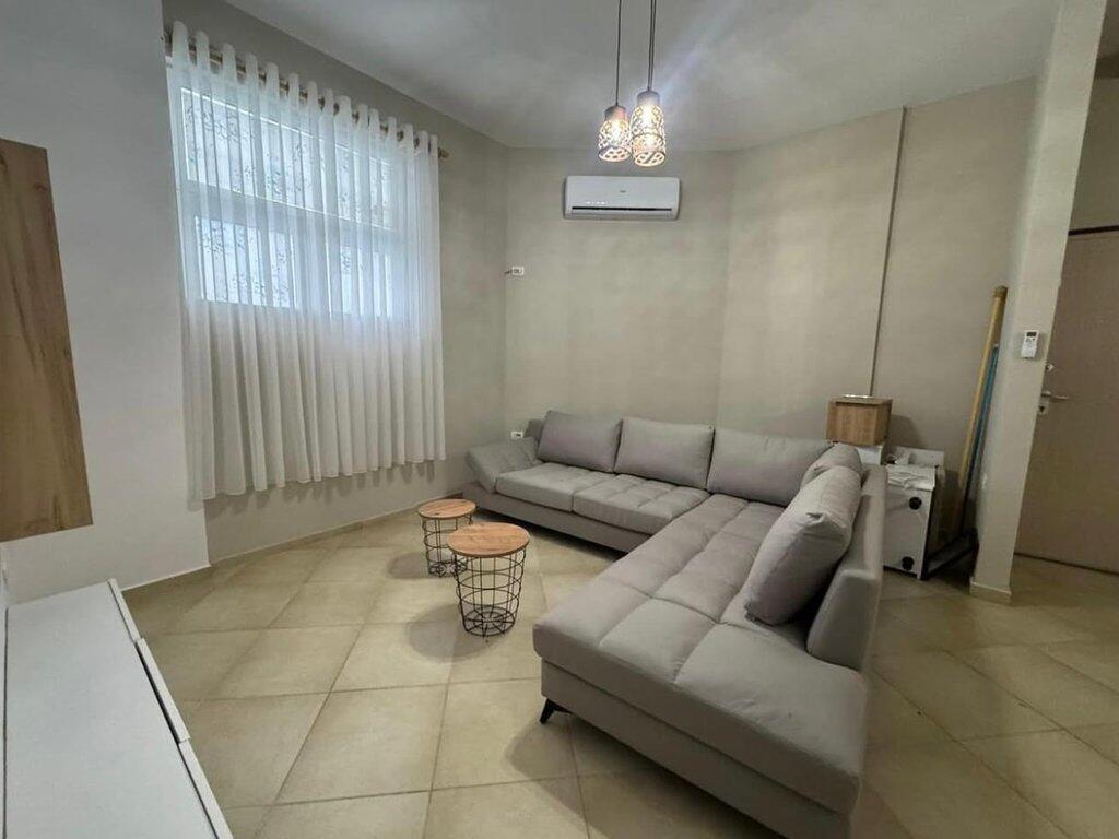 Shitet, Apartament 2+1, Fresku, Tiranë.