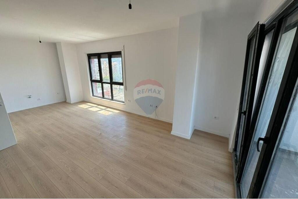 APARTAMENT 3+1+2 NE SHITJE TEK KOMUNA E PARISIT !