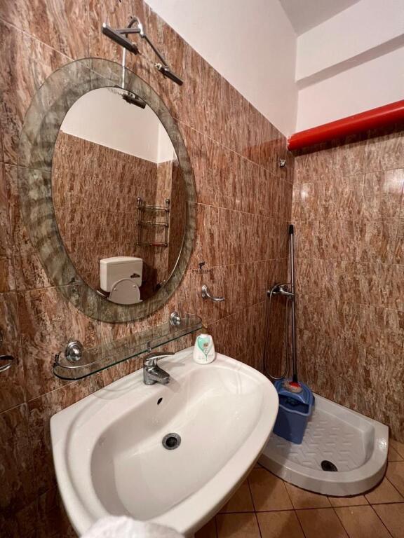 APARTAMENT ME QERA 1+1 LUNGOMARE 500 EURO