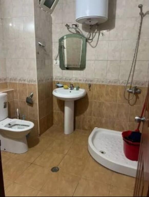 🏢Laprake,prane Blloku Gintash jepet me qera apartament 1+1,i mobiluar. 60,000Leke