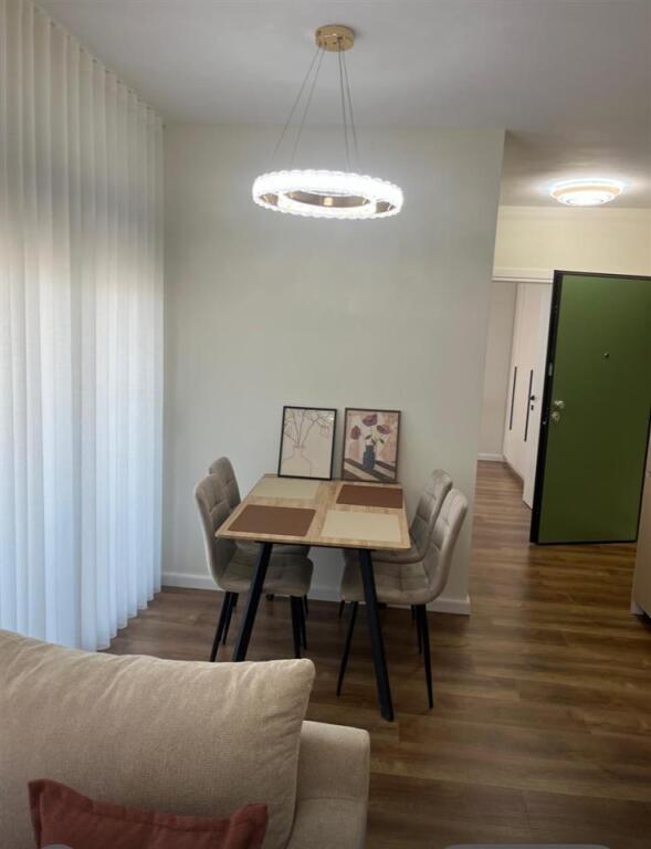 Apartament 1+1 me qira afer Shkolles se Kuqe