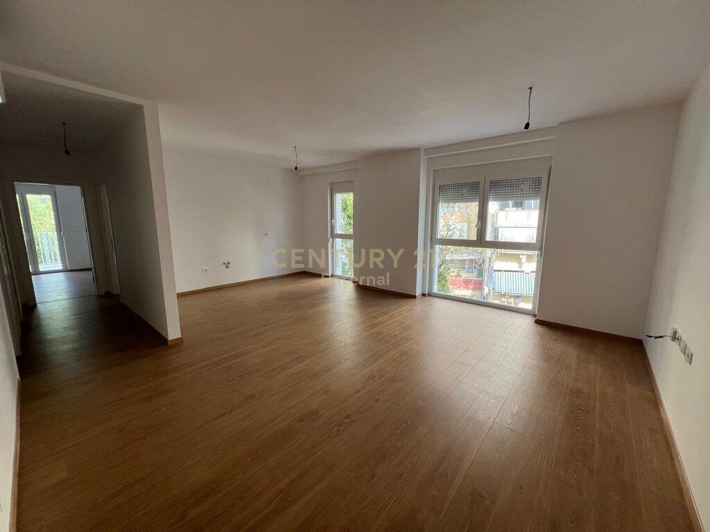 Ambient Per Zyra Me Qira Te Garden Side Residence Prane Air Albania 1,000 € /Muaj