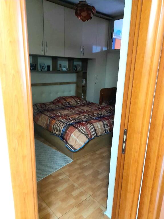 APPARTAMENTO 2+1. 35000 LEKE. YZBERISHT VICINO A VODAFONE