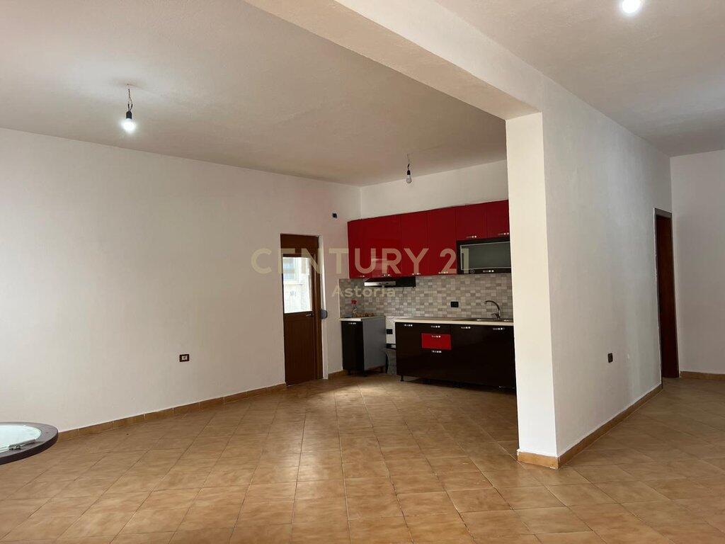 Affittasi appartamento 3+1+2 ad Astir