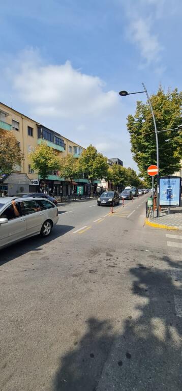 Via Durresut, Negozio in vendita  