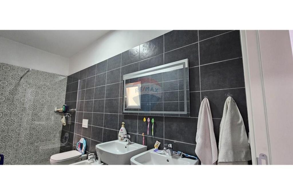 Apartament - Për Qira - Bulevardi i Ri, Tiranë