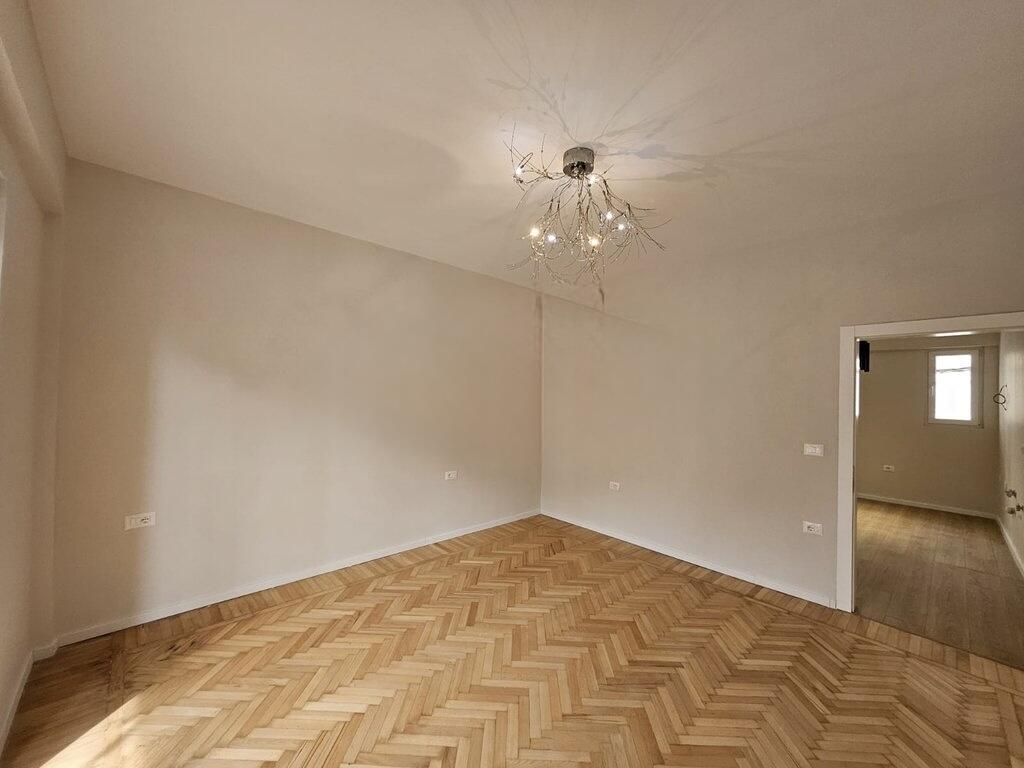 OFFICE SPACE FOR RENT, CENTER NEAR THE NEW MARKET ABOVE NEPTUN, TIRANA!