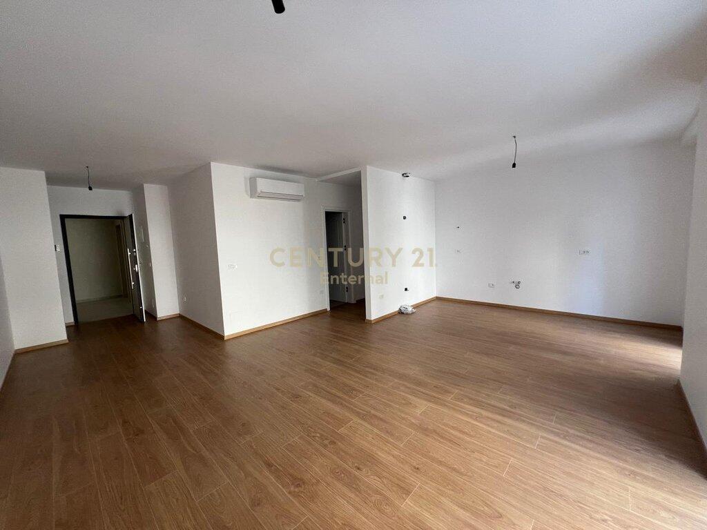 Ambient Per Zyra Me Qira Te Garden Side Residence Prane Air Albania 1,000 € /Muaj