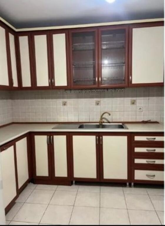 🏢Laprake,prane Blloku Gintash jepet me qera apartament 1+1,i mobiluar. 60,000Leke