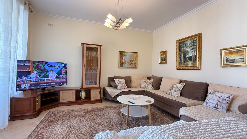 Appartamento 3+1+2 in affitto in via Elbasan, vicino ad Air Albania!