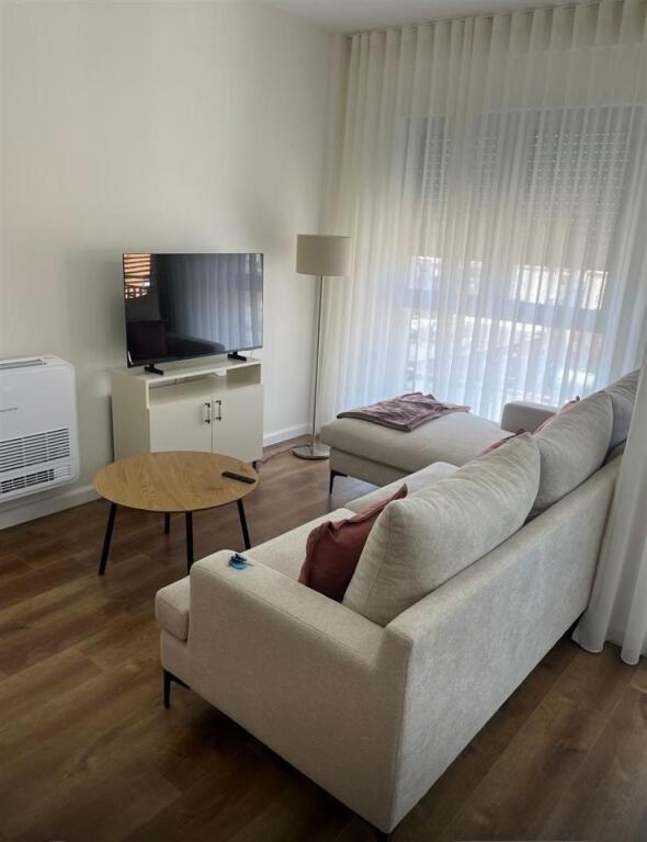 Apartament 1+1 me qira afer Shkolles se Kuqe