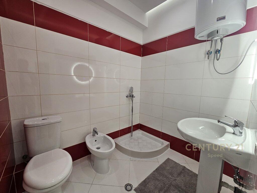 Apartament 2+1+2 me pamje nga Liqeni i Thate, tek Hotel Radisson ! 850 € /Muaj