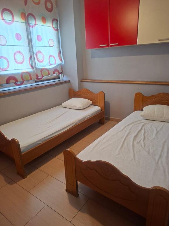 APPARTAMENTO 2+1 IN AFFITTO VICINO AL TRIBUNALE CIRCONDARIALE DI TIRANA